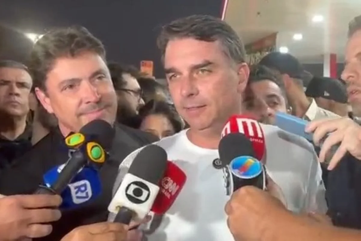 Em Goiás, Flávio Bolsonaro ameniza clima com Michelle: “Página virada” - imagem 5 Em Goiás, Flávio Bolsonaro ameniza clima com Michelle: “Página virada” - imagem 5