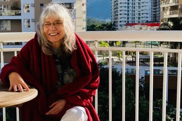 Autora de Rebelde é nova contratada do SBT e agita fãs da novela
