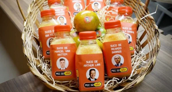 “Suco de Arthur Lira”: deputados ganham laranjada com seus rostos