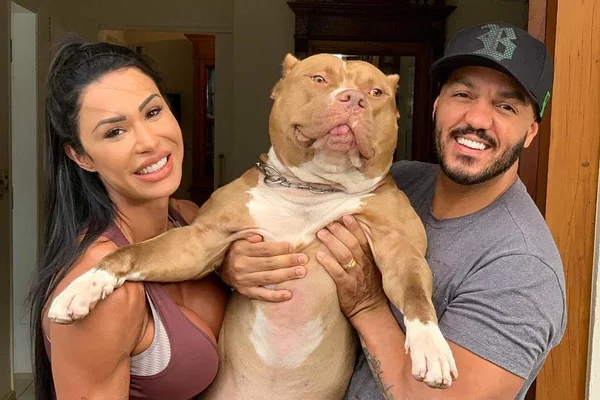 Gracyanne mostra bumbum e revela tatuagem para Belo no “cofrinho”