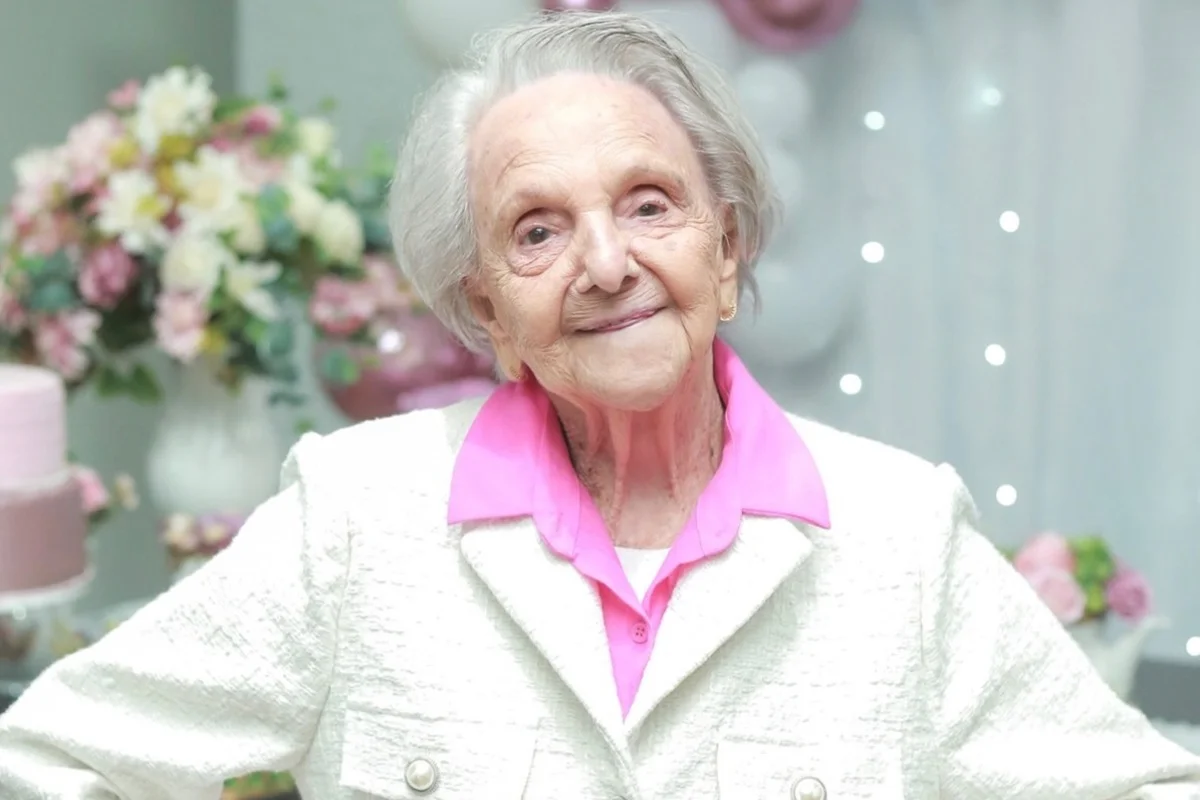 Vovó Elma, influencer dona do cantinho da Elma Vovó Elma, influencer dona do cantinho da Elma