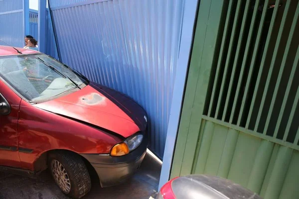 Mulher é atropelada na porta de casa em Samambaia