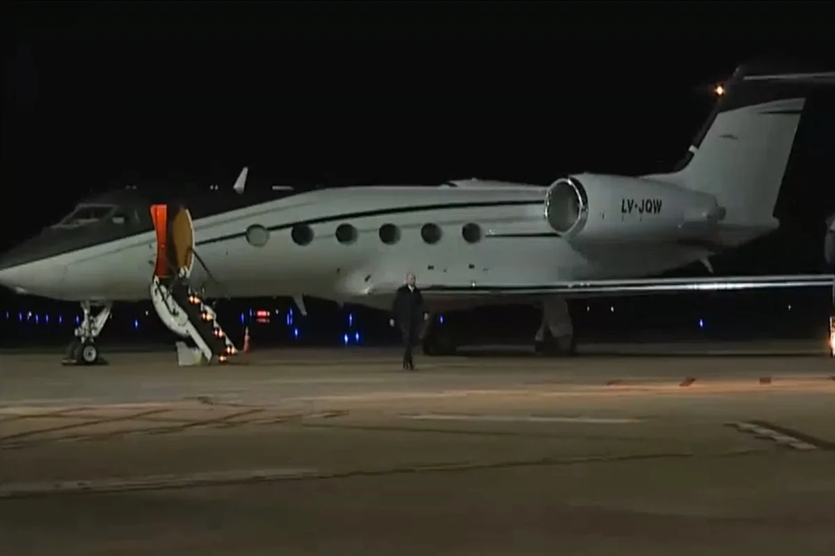 Avião em que Flávio teria embarcado rumo aos EUA Avião em que Flávio teria embarcado rumo aos EUA