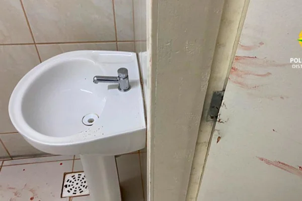 PM do DF salva paciente que se automutilava em banheiro de hospital