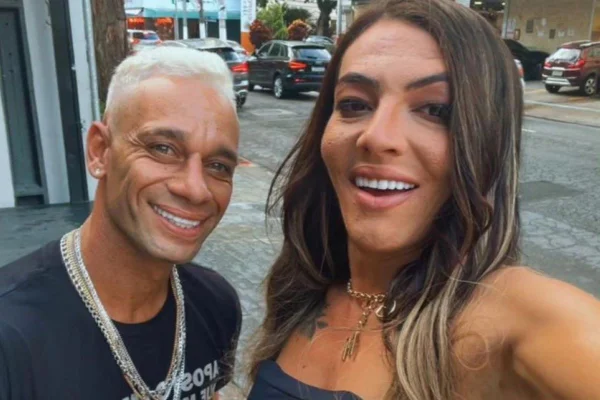 Casal sorrindo