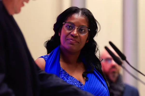 Haitiana Marguerite Dorvilien recebeu medalha do governo francês
