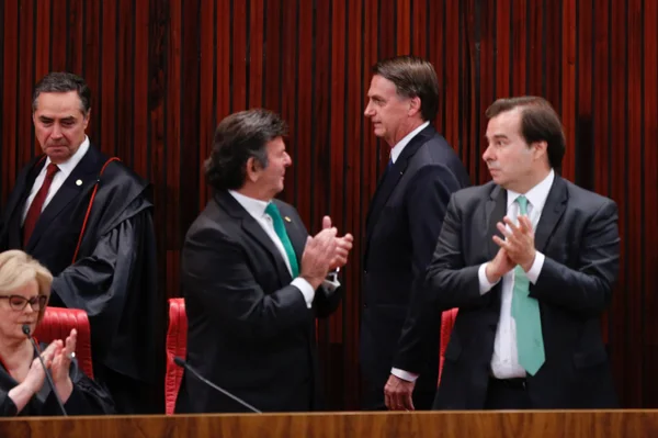 Antes da diplomação, Bolsonaro promoveu oração com ministros