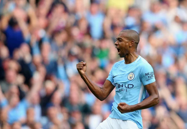 Athletico-PR prepara oferta para tirar Fernandinho do Manchester City