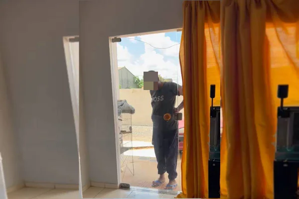 Jovem é seguida há 7 meses por vizinho que “gosta de bater em mulher”