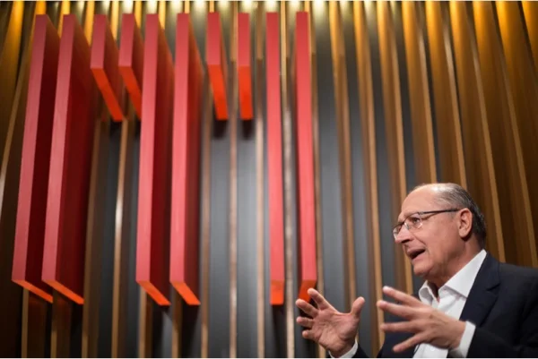 Alckmin pretende cortar impostos corporativos e tributar dividendos