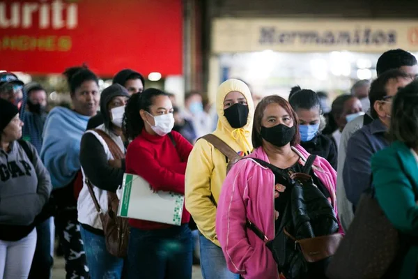 Com 60 mortes por Covid em 24h, média móvel segue acima de 100