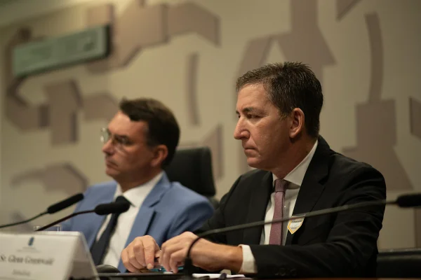 Flávio Bolsonaro e Gleen Greenwald