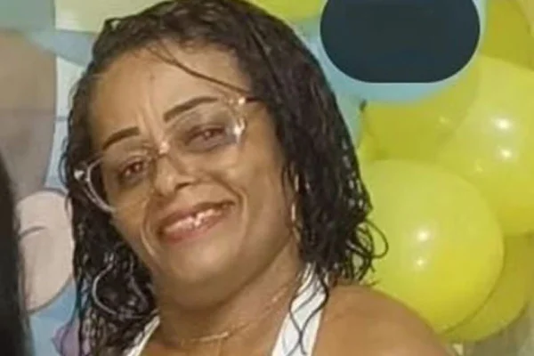 Imagem colorida de mulher que teve corpo 100% queimado após explosão de botijão de gás - Metrópoles