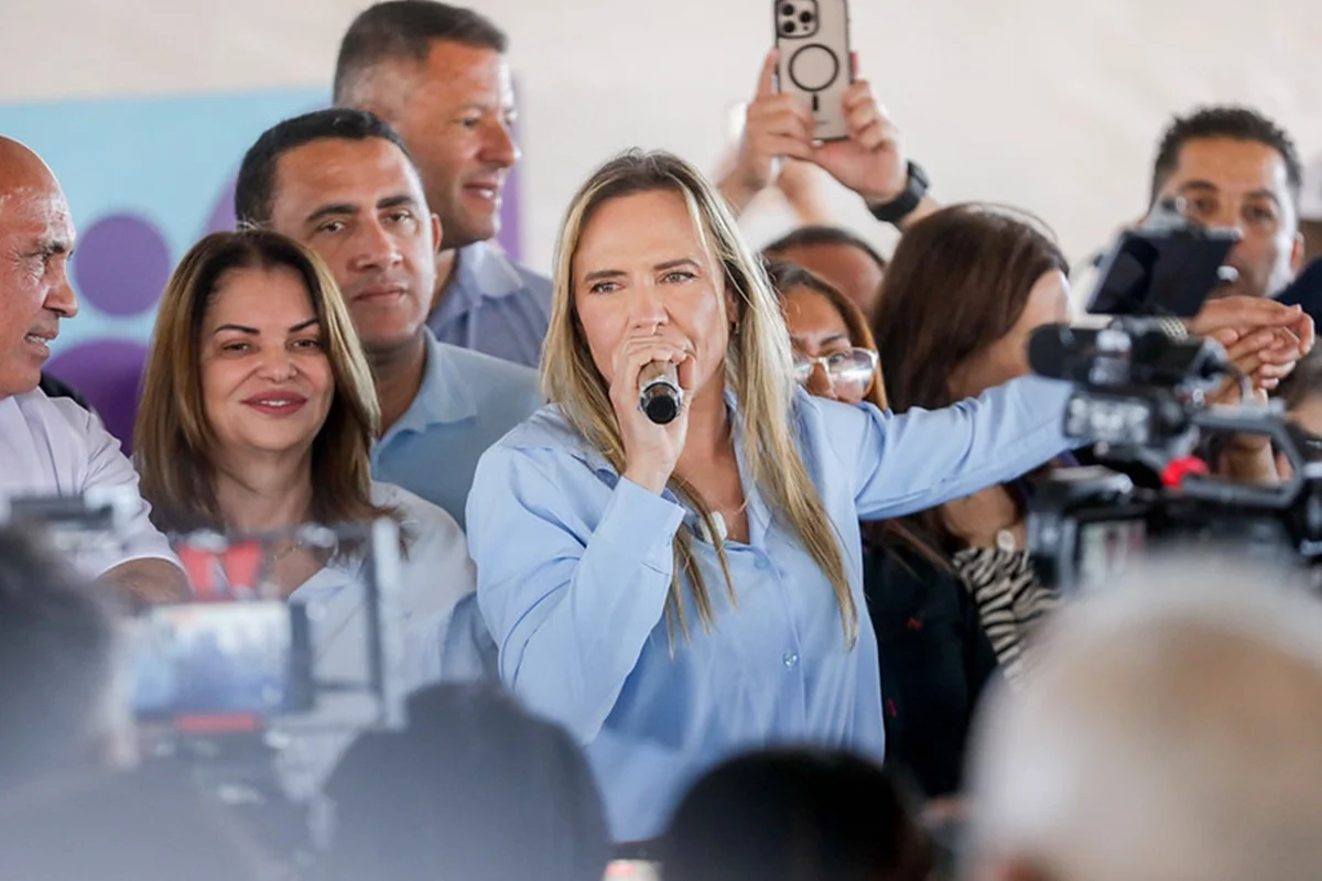 Celina Leão entrega 400 lotes do Morar Bem em Ceilândia e anuncia 10 mil moradias com cheque-moradia para PcDs