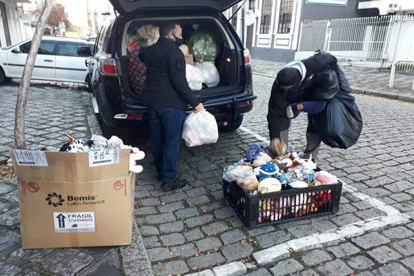 Polícia resgata ursinhos de pelúcia em apartamento de Curitiba