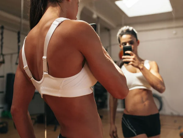 Excesso de selfies indica transtorno de personalidade, diz pesquisa