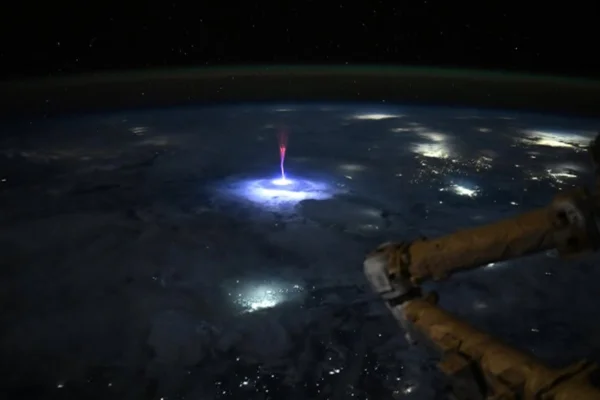 Astronauta da Nasa registra fenômeno luminoso raro