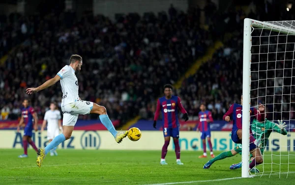 Gol de Stuani contra o Barcelona - Metrópoles