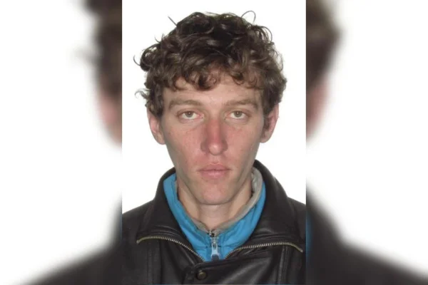 Foto colorida de João Antônio Pivetta Ribeiro da Silva, preso por suspeita de retirar câmera GoPro do braço da jovem Maria Eduarda, que perdeu a vida após ser lançada sem cordas da Ponte do Esqueleto, em Limeira, interior de São Paulo.