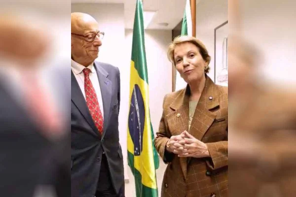 Vice dos sonhos de Flávio pede votos para Amin, adversário de Carlos em SC