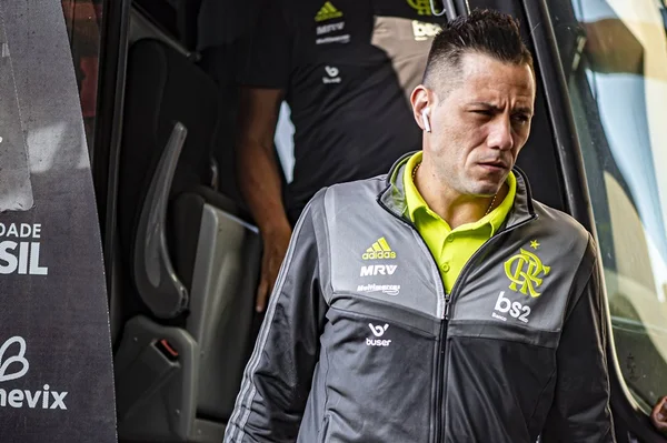 Diego Alves segue tratando lesão e pode desfalcar Flamengo contra o Ceará