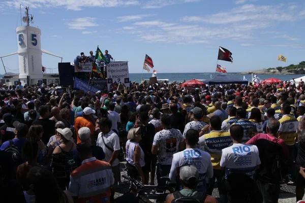 Bolsonaro critica Justiça durante protesto de PMs na orla do Rio - destaque galeria Bolsonaro critica Justiça durante protesto de PMs na orla do Rio - destaque galeria