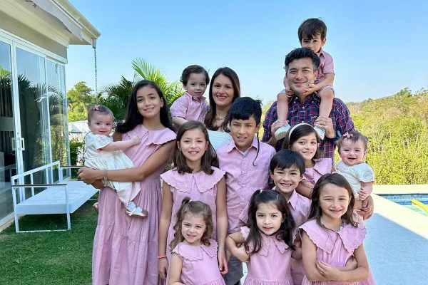 Com 12 filhos, Mariana Arasaki viraliza ao mostrar o tamanho de sua família - Metrópoles