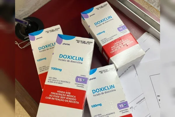 Foto mostra comprimidos de doxiciclina doxiprep Doxipep