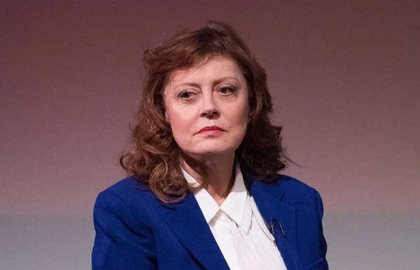 Susan Sarandon é presa durante protesto contra Trump