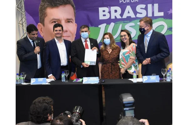 Santos Cruz estuda candidatura em quatro estados