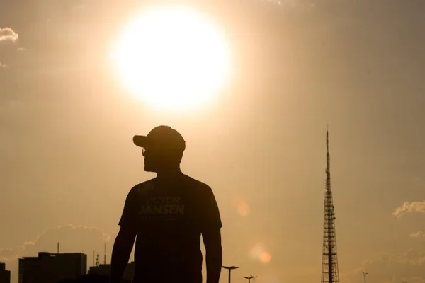 Brasilienses enfrentam dia de calor intenso baixa humidade Metropoles
