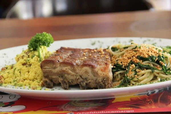 Chef Dudu Camargo revitaliza menu executivo com seis novos pratos