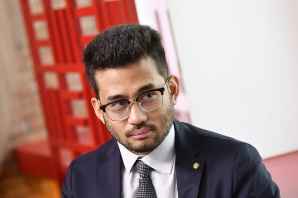 Deputado quer obrigar população a manter distância mínima de policiais - destaque galeria