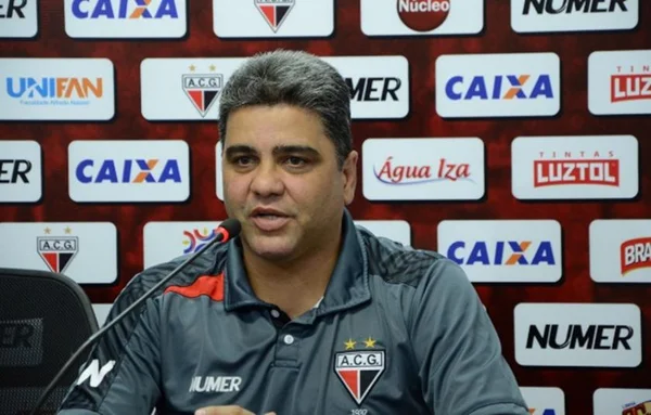 Encontrado em motel, técnico Marcelo pode ser demitido do Atlético-GO