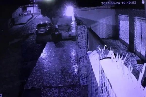 Vídeo: homem morre e outros dois ficam feridos em tiroteio na Paraíba