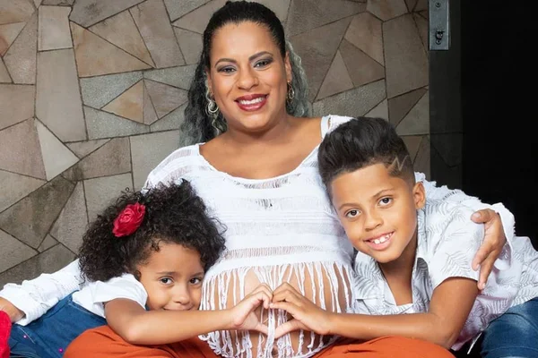 Ex-BBB dá à luz e fica 12 dias internada com Covid-19 e mioma