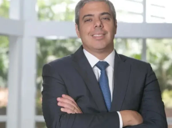 Imagem colorida de Milton Maluhy Filho