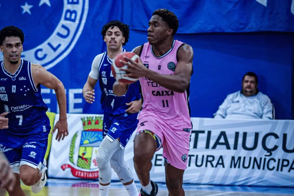 Brasília Basquete e Cruzeiro pelo NBB