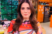 Tati Machado posa com um meio sorriso para as redes sociais
