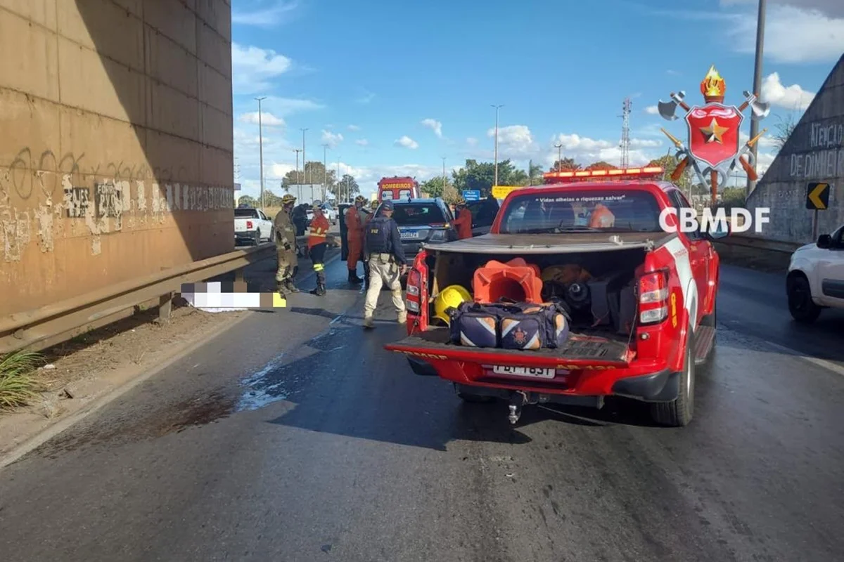 Batida ocorreu no viaduto de acesso a Santa Maria, na BR-040, e deixou uma vítima fatal Batida ocorreu no viaduto de acesso a Santa Maria, na BR-040, e deixou uma vítima fatal