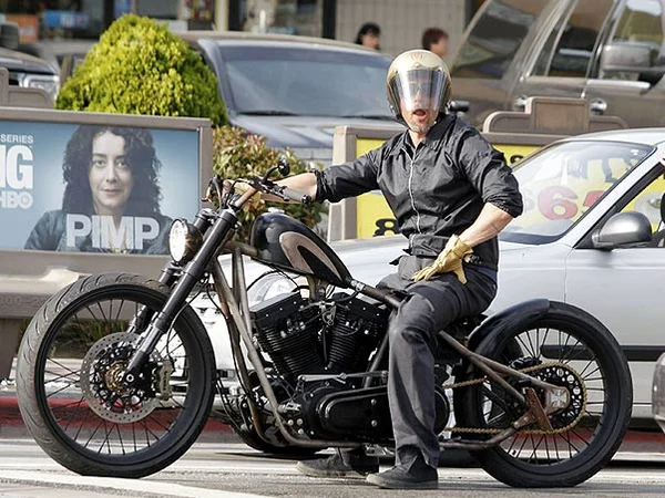 Com separação, Brad Pitt pode perder coleção de motos para Angelina
