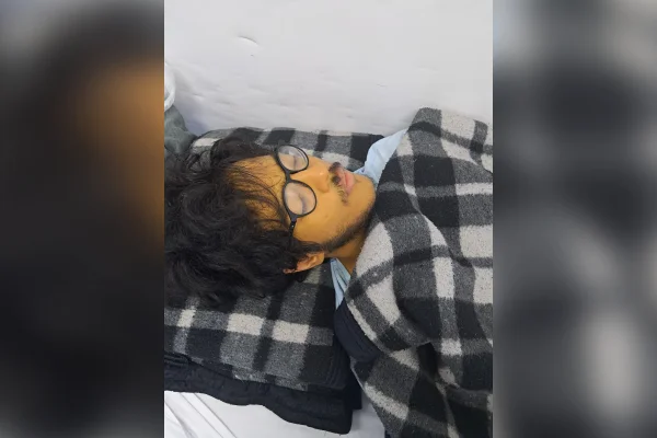 Jovem com hepatite grave luta por vaga em leito de UTI no DF