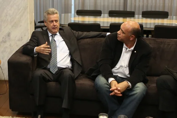 Rollemberg e presidente da CPI da Saúde batem boca ao telefone