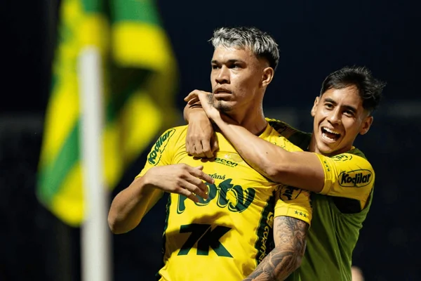 Jogadores do Mirassol no confronto diante do Flamengo