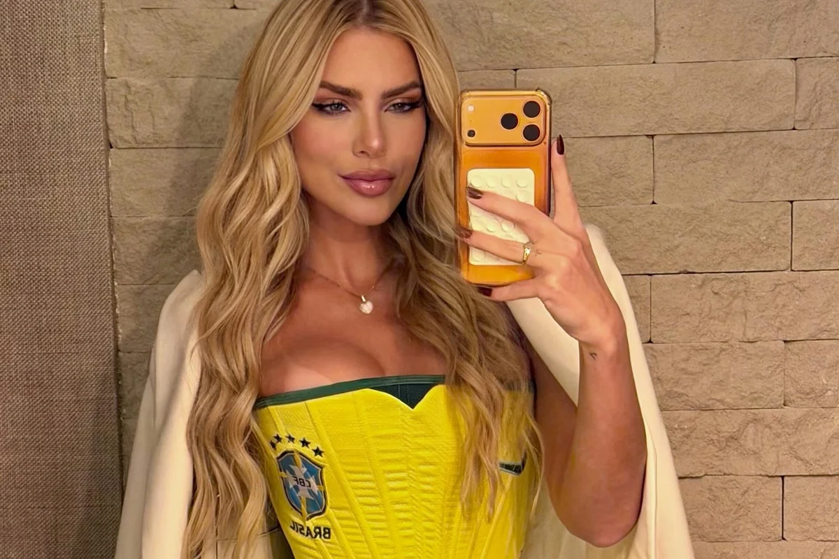 Erika Schneider posa com look em homenagem à Seleção Brasileira Erika Schneider posa com look em homenagem à Seleção Brasileira