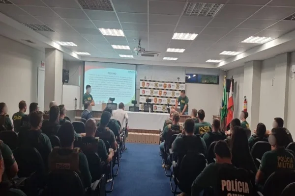 Agentes foram às ruas logo cedo para cumprimento de mandados