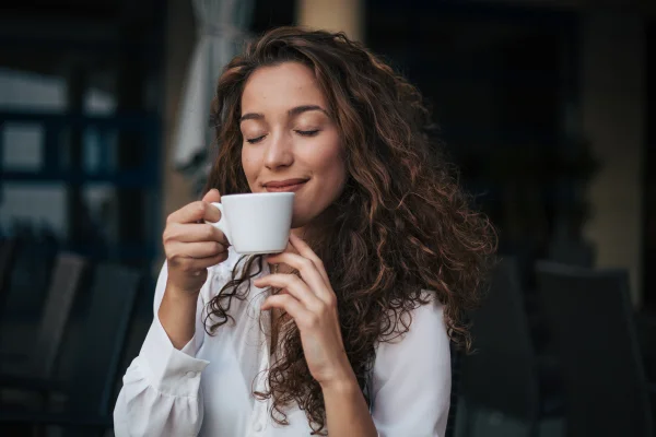 Chá ou café: descubra qual é a melhor opção para beber pela manhã