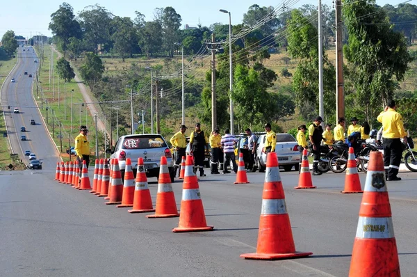Detran apreende 86 veículos sem licenciamento por dia no DF