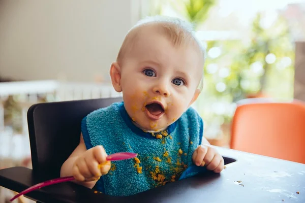 Saiba quais comidas evitar para bebês com menos de um ano