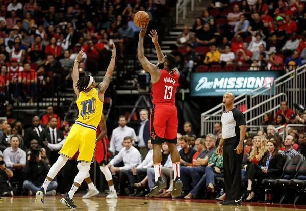 James Harden marca 36 pontos e Rockets vencem os Warriors